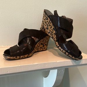 Kenneth Cole Reaction black and leopard wedges